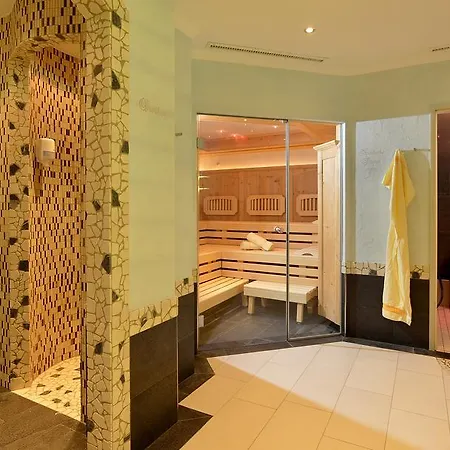 Laendenhof Superior Otel