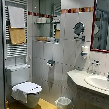 Hotel Landenhof 3*